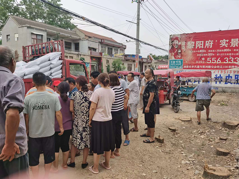 高標(biāo)準(zhǔn)農(nóng)田土壤改良項(xiàng)目   有機(jī)肥發(fā)放