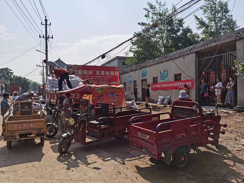 高標(biāo)準(zhǔn)農(nóng)田土壤改良項(xiàng)目   有機(jī)肥發(fā)放